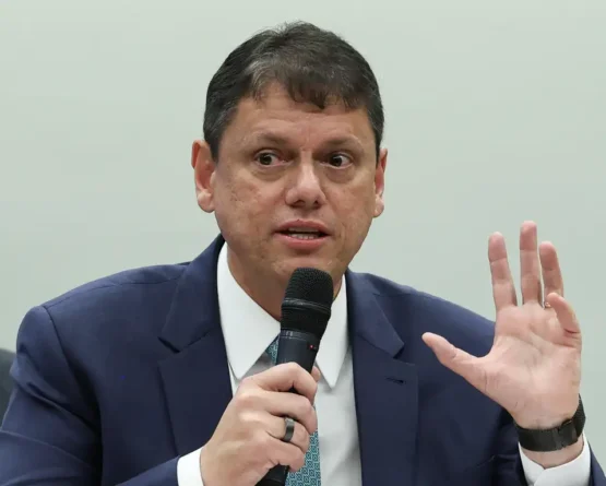 Tarcísio critica contas de Lula e diz que déficit orçamentário de SP não indica piora fiscal